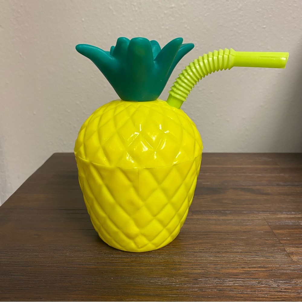 🔶 {4/$12} 🍍 Plastic Pineapple Cup with Straw 🍹 - Picture 1 of 7